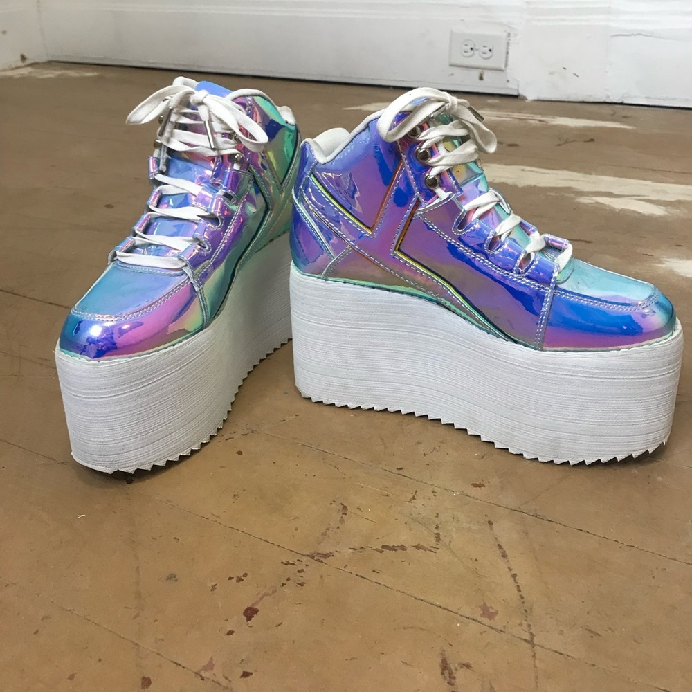 YRU iridescent Platforms